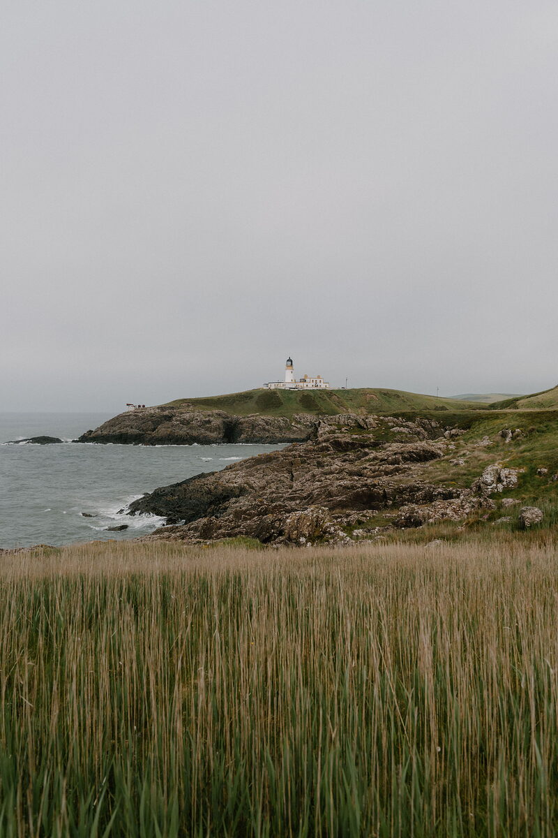 Killantringan Lighthouse and Bay